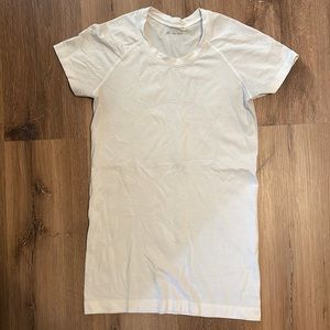 LuluLemon Swiftly Tech Shirt, size 6